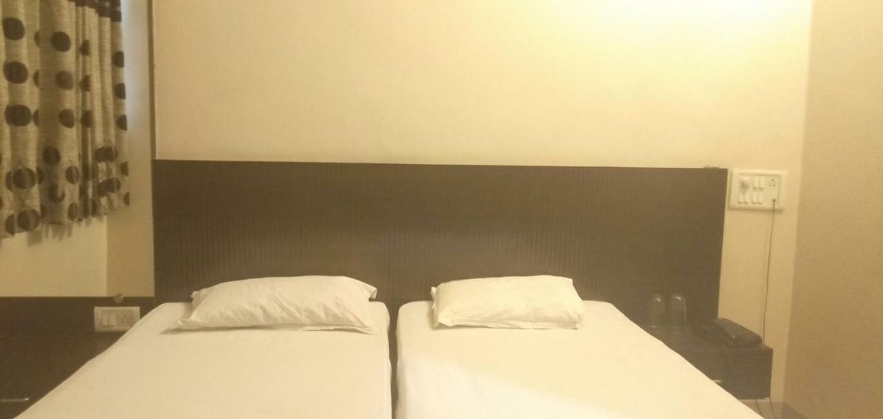 Hotel Rose Lodge Pune Eksteriør bilde